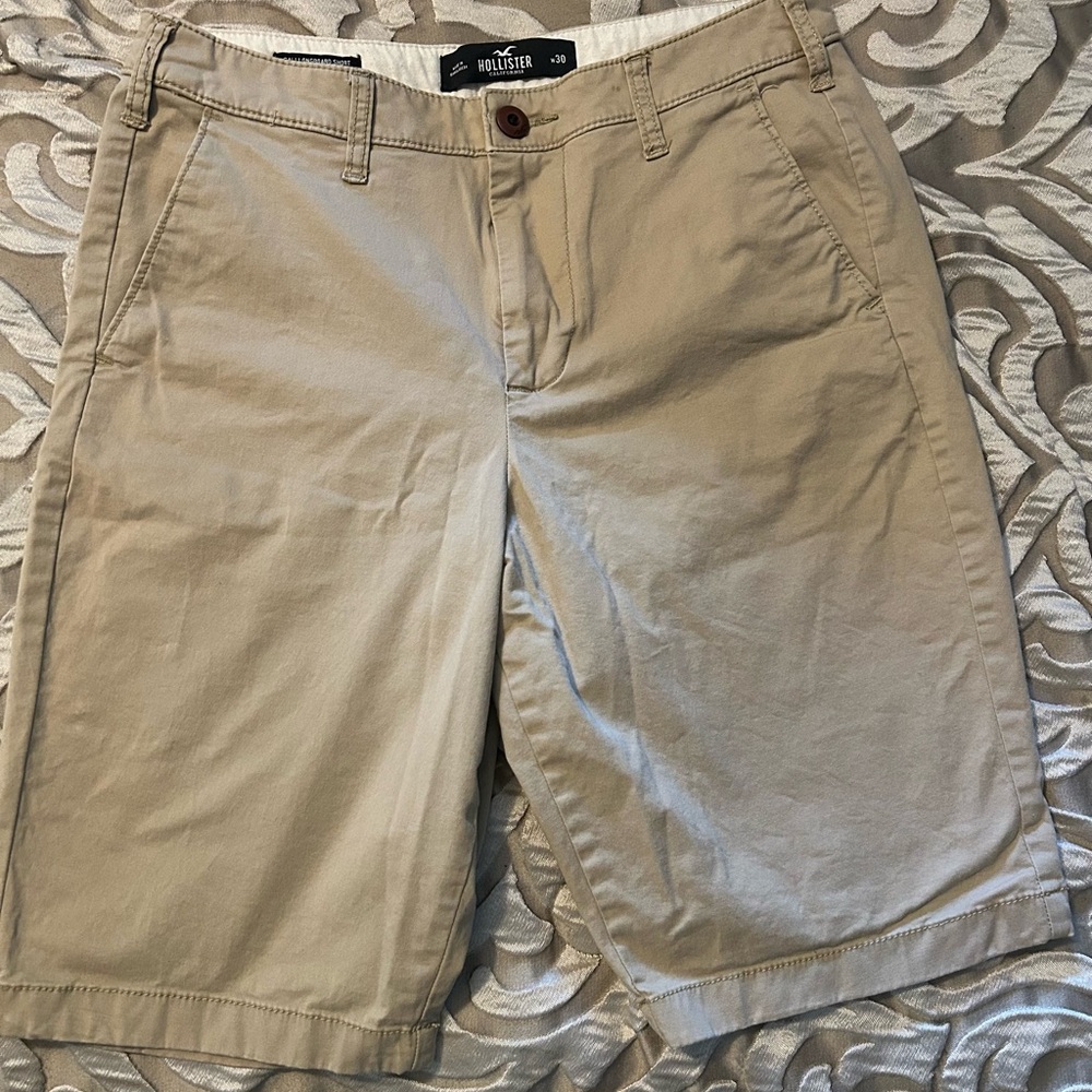 Hollister Men's Tan Flat-Front Chino Shorts